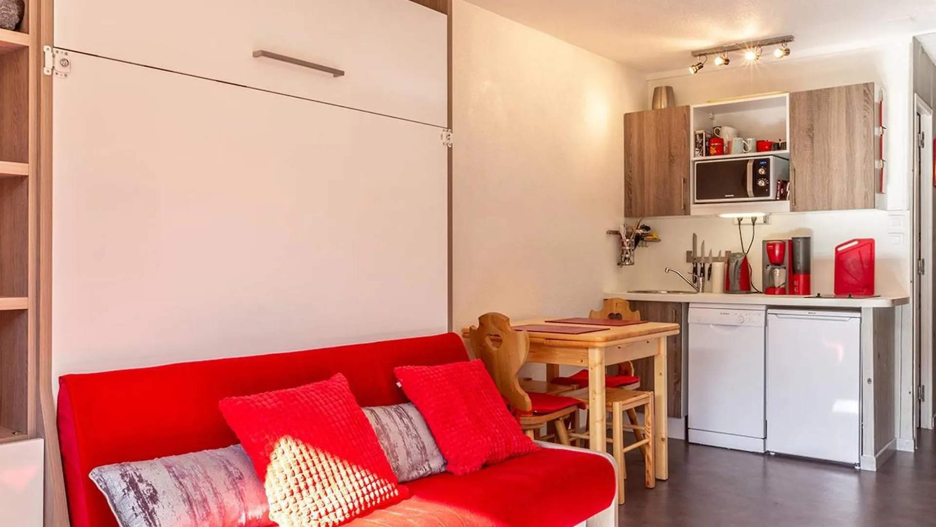 Studio Renove A Plagne Centre, Acces Direct Pistes De Ski, Balcon, Parking Gratuit - Fr-1-351-79 La Plagne Apartment